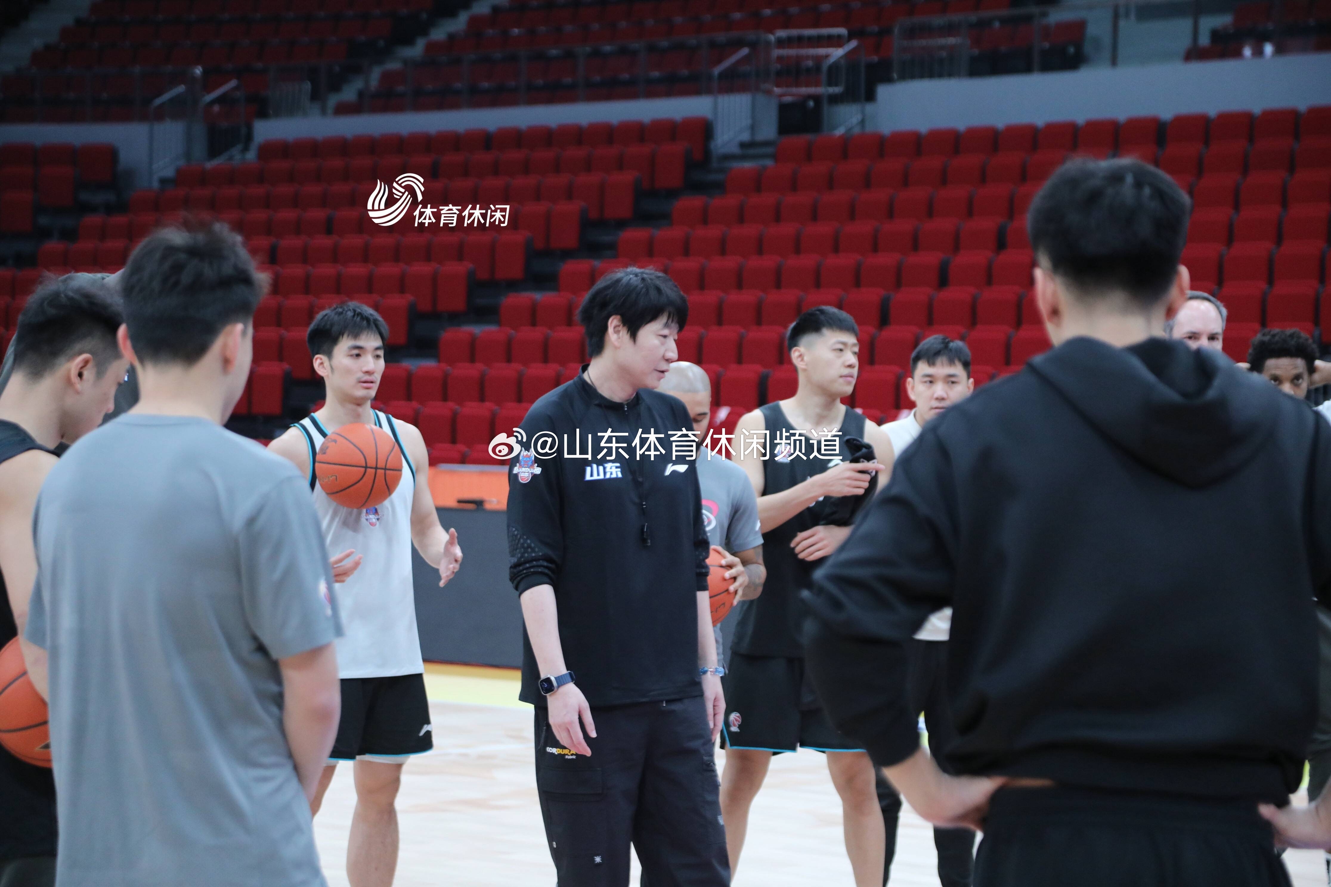 集结日CBA常规赛传出新动向；山东男篮造点机会；管理层表态：震撼外界；高层口径保持一致的简单介绍