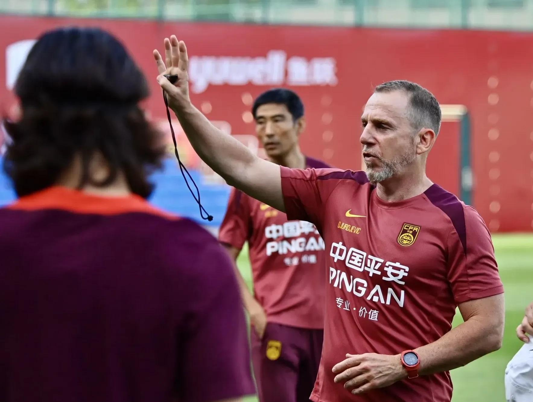 集结日体能课后，法兰克福队长鼓劲备战德国杯，底气十足，心理建设被强调的简单介绍